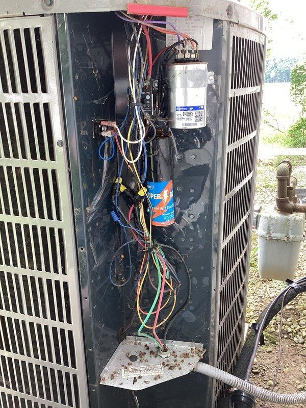 Goshen, IN - Completed USA Diamond Single Maintenance on 8-12 SEER cooling system, including 410A refrigerant system inspection and filter replacement. Performed comprehensive maintenance on outdoor condensing unit, inspected compressor operation, electrical connections, and refrigerant lines; unit operating within normal parameters upon completion.